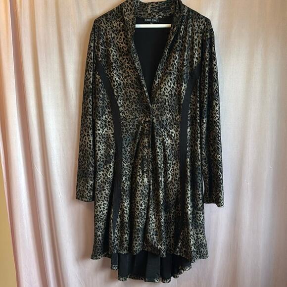 Plus size women’s animal print jacket - Picture 2 of 6